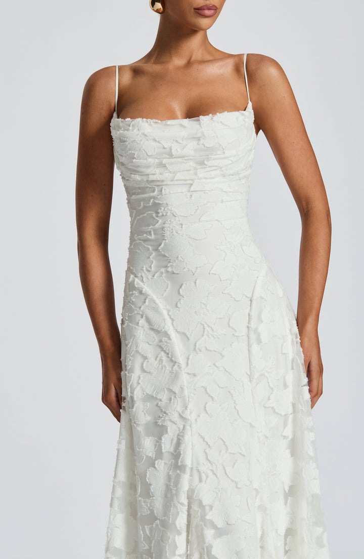 Sheena - Elegant Maxi Dress